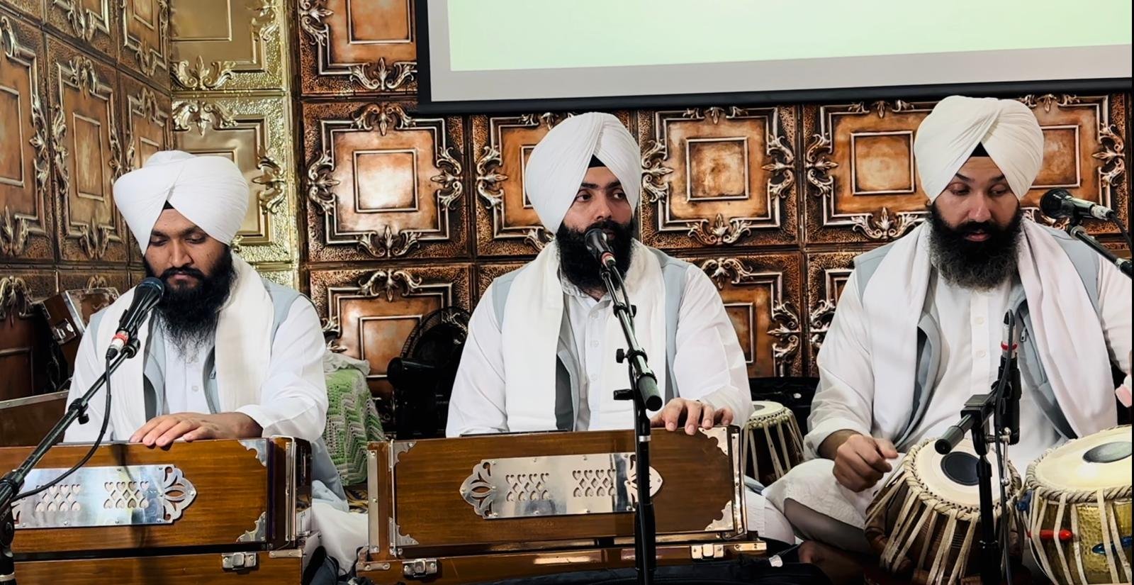 Happy New year 2025 Bothell; ਗੁਰੂਘਰ ਨਤਮਸਤਕ ਹੋ ਕੇ ਵੱਡੀ ਗਿਣਤੀ