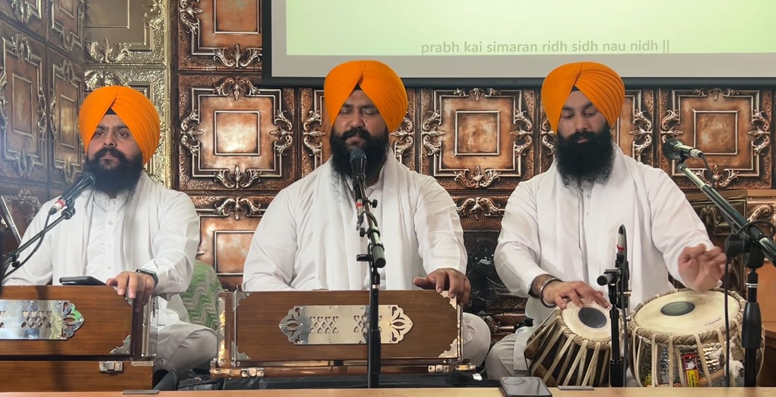 Happy New year 2025 Bothell; ਗੁਰੂਘਰ ਨਤਮਸਤਕ ਹੋ ਕੇ ਵੱਡੀ ਗਿਣਤੀ