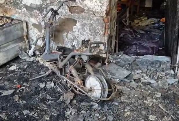 ਚਾਰਜ ਹੋ ਰਹੀ e-Bike 'ਚ ਧਮਾਕਾ, ਘਰ ਨੂੰ ਲੱਗੀ ਅੱਗ, ਛੁੱਟੀਆਂ 'ਚ ਨਾਨ