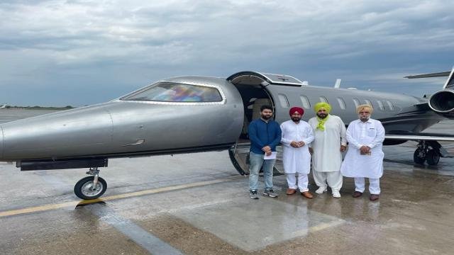 CM ਚੰਨੀ ਕੈਬਨਿਟ ਸਾਥੀਆਂ ਸਣੇ ਦਿੱਲੀ ਲਈ ਰਵਾਨਾ, ਹਾਈਕਮਾਨ ਲੈ ਸਕਦਾ ਫੈ
