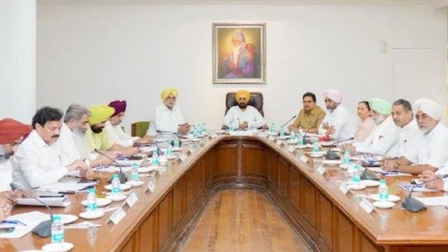 CM ਚੰਨੀ ਨੇ ਸੱਦੀ ਕੈਬਨਿਟ ਮੀਟਿੰਗ, ਕਈ ਅਹਿਮ ਮੁੱਦਿਆਂ 'ਤੇ ਹੋਏਗੀ ਚਰਚ