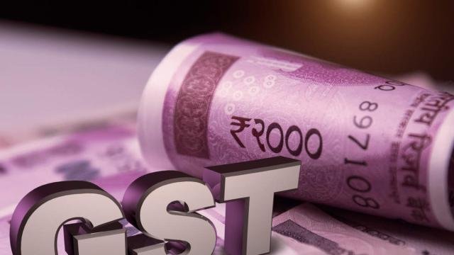ਸਰਕਾਰ ਨੇ ਕੱਪੜਿਆਂ 'ਤੇ ਵਧਾਈ GST