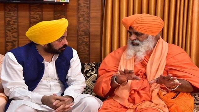ਵਾਤਾਵਰਣ ਪ੍ਰੇਮੀ ਸੰਤ ਬਲਬੀਰ ਸੀਚੇਵਾਲ ਜਾਣਗੇ ਰਾਜ ਸਭਾ, ਭਗਵੰਤ ਮਾਨ ਨੇ