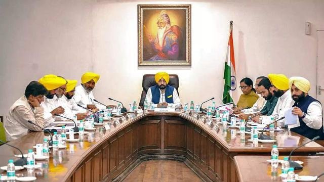 ਲੰਬੀ ਛੁੱਟੀ ਲੈ ਕੇ ਵਿਦੇਸ਼ ਜਾਣ ਵਾਲ
