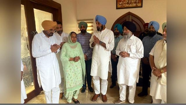 ਸਿੱਧੂ ਮੂਸੇਵਾਲਾ ਦੇ ਘਰ ਪਹੁੰਚੇ ਬਿ