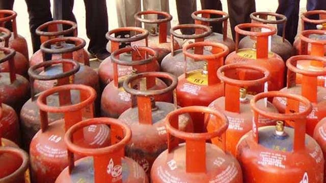 LPG Price Reduded- LPG ਦੀਆਂ ਕੀਮਤਾਂ 'ਚ ਹੋਈ ਕਟੌਤੀ, ਜਾਣੋ ਕਿੰਨੇ