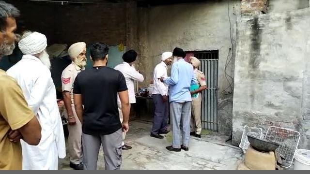 ਪਤੀ-ਪਤਨੀ ਦਾ ਤੇਜ਼+ਧਾਰ ਹਥਿ+ਆਰਾਂ ਨ