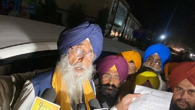ਸਿਮਰਨਜੀਤ ਸਿੰਘ ਮਾਨ ਨੂੰ ਜੰਮੂ-ਕਸ਼ਮੀਰ ਪੁਲਿਸ ਨੇ ਲਖਨਪੁਰ 'ਚ ਰੋਕਿਆ,
