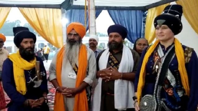 ਨਿਹੰਗ ਸਿੰਘ ਨਾਲ ਇਸ ਦੇਸ਼ ਦੀ ਗੋਰੀ
