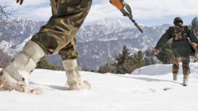 Jammu Kashmir- ਗਸ਼ਤ ਦੌਰਾਨ ਬਰਫ ਦੇ ਤੋਦੇ 'ਚ ਫਸੇ 56 RR ਜਵਾਨ, 3 ਸ਼
