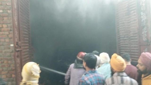 ਕੱਪੜਾ ਗੁਦਾਮ ‘ਚ ਲੱਗੀ ਭਿਆਨਕ ਅੱ+ਗ