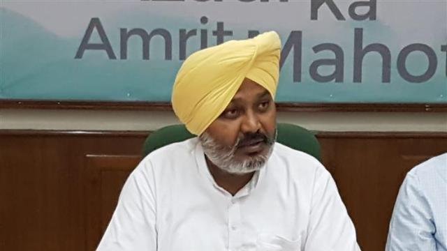 ਹਰਪਾਲ ਚੀਮਾ ਨੇ ਟਰੱਕਾਂ ਦੀ ਕੀਤੀ ਅ