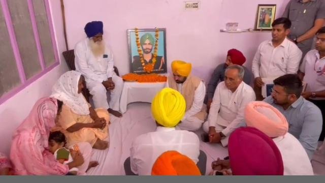 ਸ਼ਹੀਦ ਹਰਕ੍ਰਿਸ਼ਨ ਦੇ ਪਰਿਵਾਰ ਨਾਲ ਦੁ