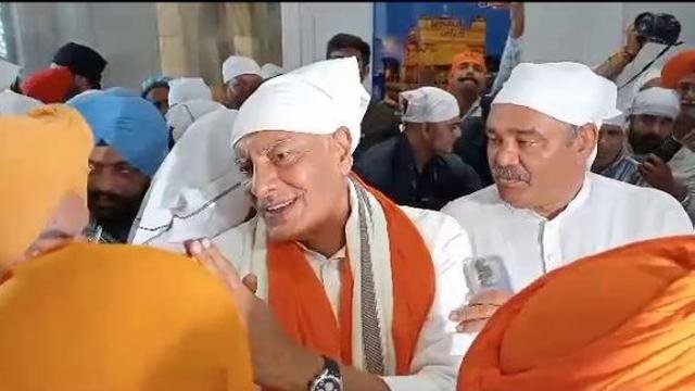 ਬੀਜੇਪੀ ਪ੍ਰਧਾਨ ਬਣਨ ਮਗਰੋਂ ਸੁਨੀਲ ਜਾਖੜ ਹਰਿਮੰਦਰ ਸਾਹਿਬ ਵਿਖੇ ਹੋਏ ਨਤ