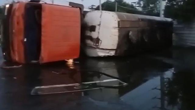 ਲੁਧਿਆਣਾ 'ਚ ਪਲਟਿਆ ਤੇਲ ਨਾਲ ਭਰਿਆ