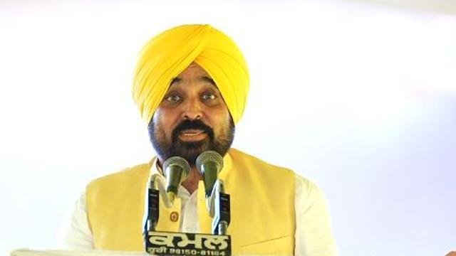ਸ਼ਹੀਦ ਭਗਤ ਸਿੰਘ ਦੇ ਜਨਮ ਦਿਵਸ 'ਤੇ ਖਟਕੜ ਕਲਾਂ ਪਹੁੰਚੇ ਮਾਨ, ਸ਼ਰਧਾ ਦੇ