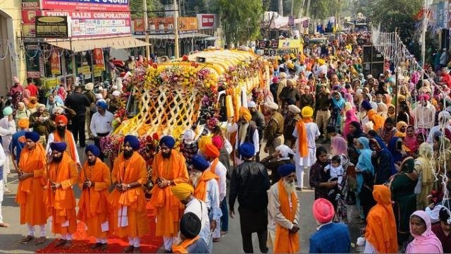 ਸ੍ਰੀ ਗੁਰੂ ਨਾਨਕ ਦੇਵ ਜੀ ਦਾ ਪ੍ਰਕਾਸ਼ ਪੁਰਬ ਅੱਜ, ਗੁਰਦੁਆਰੇ ਸਜੇ, ਅਟੁ