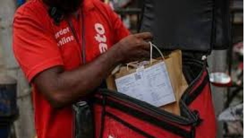 Zomato से खाना ऑर्डर करना पड़ेगा महंगा, अब चुकानी होगी ज्याद