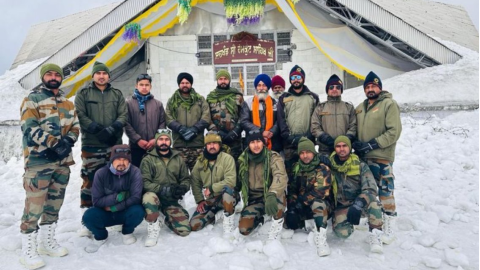 ਹੇਮਕੁੰਟ ਸਾਹਿਬ ਤੱਕ ਰਸਤੇ ਤੋਂ ਬਰਫ਼ ਹਟਾਈ, ਅਰਦਾਸ ਕਰ ਕੇ ਮੁੱਖ ਗੇਟ ਖੋ