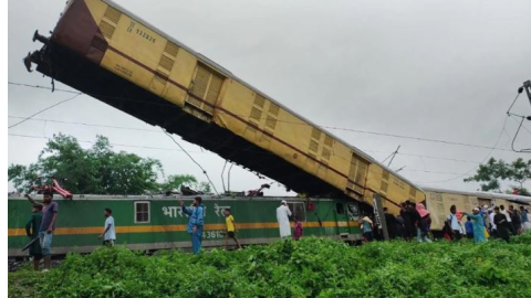 Train accident in Bengal ; ਕੰਚਨਜੰਗਾ ਐਕਸਪ੍ਰੈਸ ਨਾਲ ਮਾਲ ਗੱਡੀ ਦੀ