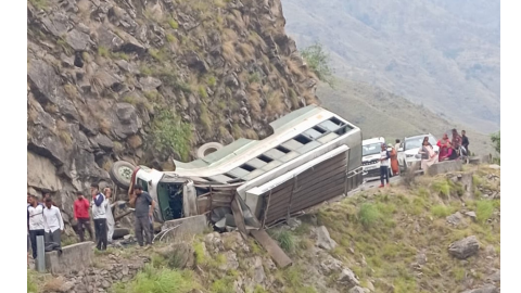 Big road accident in Shimla - ਸ਼ਿਮਲਾ 'ਚ ਸਰਕਾਰੀ ਬੱਸ ਰੇਲਿੰਗ ਤੋ