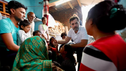 Rahul Gandhi in Hawthorns- ਰਾਹੁਲ ਗਾਂਧੀ ਹਾਥਰਸ ਵਿੱਚ- ਰਾਹੁਲ ਗਾਂ