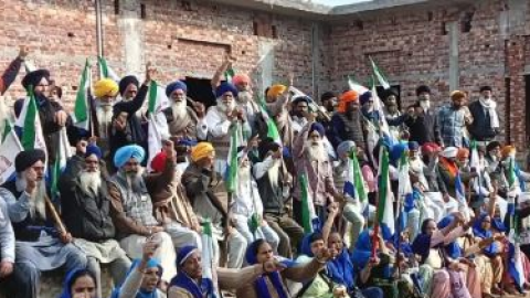 ਪੰਜਾਬ ਦੇ ਗੁਰਦਾਸਪੁਰ 'ਚ ਕਿਸਾਨਾਂ ਤੇ ਪੁਲਿਸ ਵਿਚਾਲੇ ਹੋਈ ਝੜਪ, ਲਾਠੀਚ