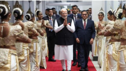ਪ੍ਰਧਾਨ ਮੰਤਰੀ Modi ਕੋਲੰਬੋ ਪਹੁੰਚੇ, ਹਵਾਈ ਅੱਡੇ 'ਤੇ ਹੋਇਆ ਭਰਵਾਂ ਸਵ