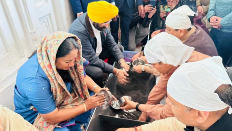 ਦਿੱਲੀ ਦੀ CM ਰੇਖਾ ਗੁਪਤਾ ਤੇ ਮੰਤਰੀ ਮੰਡਲ ਨੇ ਸ੍ਰੀ ਹਰਿਮੰਦਰ ਸਾਹਿਬ ਵ