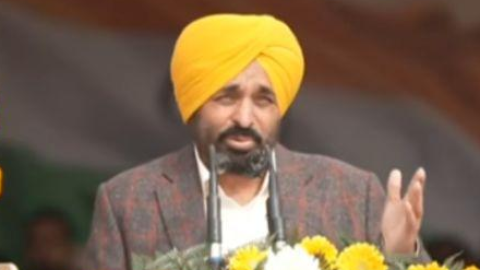 CM Mann ਨੇ ਹੁਸ਼ਿਆਰਪੁਰ ਵਿਖੇ ਲਹਿਰਾਇਆ ਤਿਰੰਗਾ, ਗੈਂਗਸਟਰਾਂ ਨੂੰ ਦਿੱ