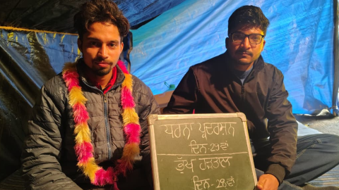 PSPCL ਮੁੱਖ ਦਫ਼ਤਰ ਦੇ ਗੇਟ 'ਤੇ ਡਟੇ ਅਪ੍ਰੈਂਟਿਸ ਇੰਜੀਨੀਅਰ- ਮੀਂਹ ਵੀ