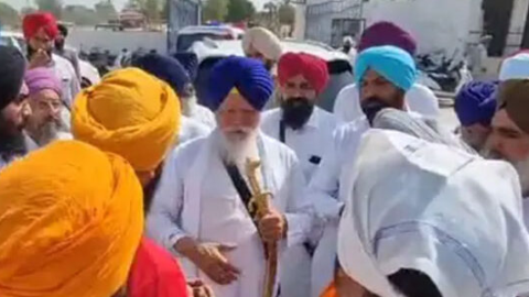 ਗੁਰਦੁਆਰਾ ਸਾਹਿਬ ਵਿੱਚ ਲੱਗੀ ਅੱਗ- ਸ੍ਰੀ ਗੁਰੂ ਗ੍ਰੰਥ ਸਾਹਿਬ ਦੇ 4 ਸਰੂ