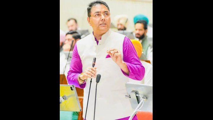 ਸਾਢੇ 4 ਸਾਲਾਂ ‘ਚ 68 ਹਜ਼ਾਰ ਤੋਂ ਵੱਧ ਸਰਕਾਰੀ ਨੌਕਰੀਆਂ, 1.83 ਲੱਖ ਕਰੋ