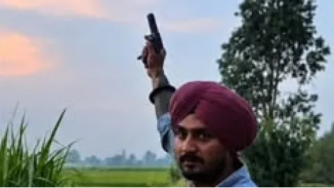 ਬ੍ਰੇਕਿੰਗ ਨਿਊਜ਼ ਪਿਸਤੌਲ ਨਾਲ ਫਾਇਰ