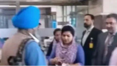 ਪਾਕਿਸਤਾਨ ਨੇ ਏਅਰਪੋਰਟ 'ਤੇ 100 ਤੋ