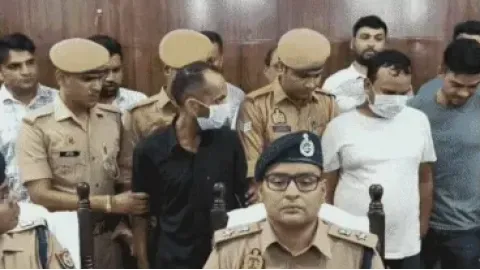 ਨੌਜਵਾਨਾਂ ਨੇ ਬਾਜ਼ਾਰ ਵਿੱਚ ਚਲਾਏ 7