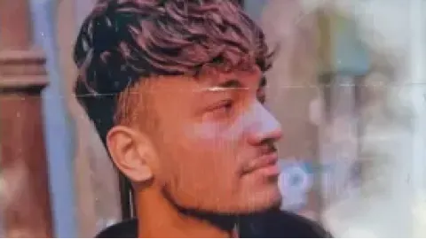 ਫੀਲਡਗੰਜ ਵਿੱਚ ਨੌਜਵਾਨ ਨੇ ਕੀਤਾ ਸੁ