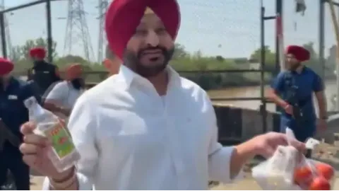 ਸੀਐੱਮ ਦੇ ਕਾਫ਼ਲੇ 'ਤੇ ਪੂਰਵ ਕੇਂਦਰ