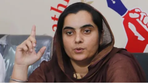 ਆਪ ਨੇ ਬਾਦਲਾਂ ਤੋਂ ਬਹਿਰੀਨ ਔਰਤ ਦੇ