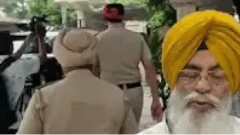 ਅਮਰਜੀਤ ਚਾਵਲਾ ਦੇ ਘਰ ਪੁਲਿਸ ਦੀ ਰੇ