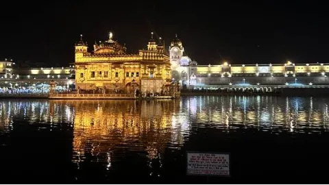 ਮੁੱਖਵਾਕ ਸੱਚਖੰਡ ਸ੍ਰੀ ਹਰਿਮੰਦਰ ਸਾ