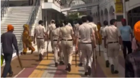 ਮੋਦੀ ਦੀ ਦਿੱਲੀ ਪੁਲਿਸ ਜੁੱਤੇ ਪਾ ਕ