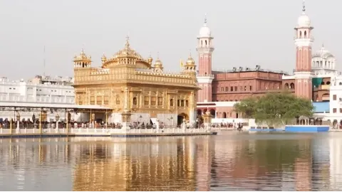 ਮੁੱਖਵਾਕ ਸੱਚਖੰਡ ਸ੍ਰੀ ਹਰਿਮੰਦਰ ਸਾ