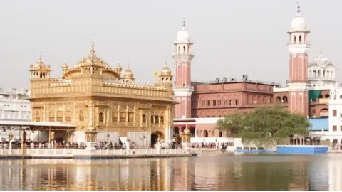 ਮੁੱਖਵਾਕ ਸੱਚਖੰਡ ਸ੍ਰੀ ਹਰਿਮੰਦਰ ਸਾ