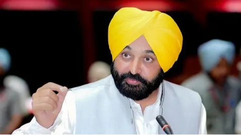ਬਿਨਾਂ ਮਨਜ਼ੂਰੀ ਛੁੱਟੀ ਲੈਣ ਵਾਲੇ ਕ