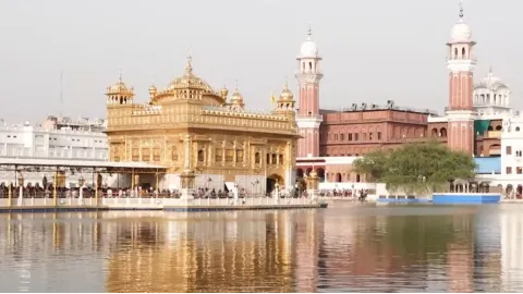 ਮੁੱਖਵਾਕ ਸੱਚਖੰਡ ਸ੍ਰੀ ਹਰਿਮੰਦਰ ਸਾ
