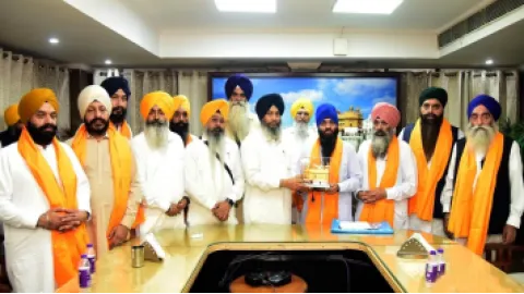 ਪਾਕਿਸਤਾਨੀ ਸਿੱਖਾਂ ਦੇ 49 ਮੈਂਬਰੀ